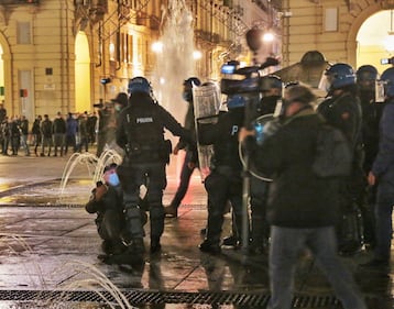 Alta tensione in piazza: disordini a Torino e Milano 7