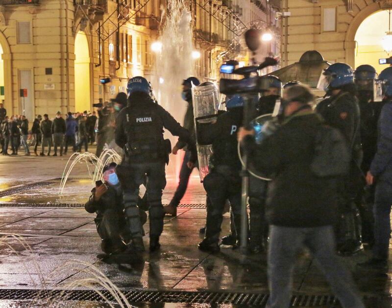 Alta tensione in piazza: disordini a Torino e Milano 7