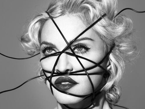 Madonna omaggia la "ribelle" Thatcher: gli omosessuali la lapidano