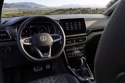 Nuova Volkswagen T-Cross 2023: le immagini del restyling 9