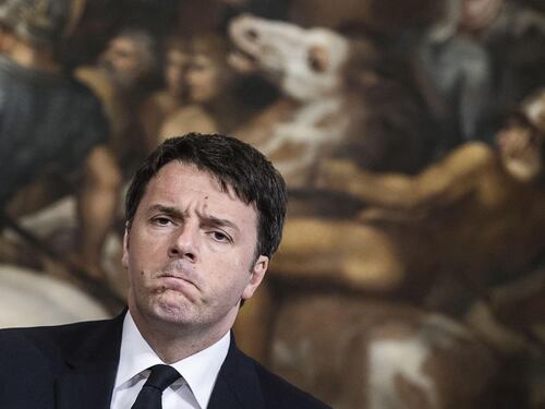 Il mondo parallelo di Renzi: "Abbiamo abbassato le tasse"