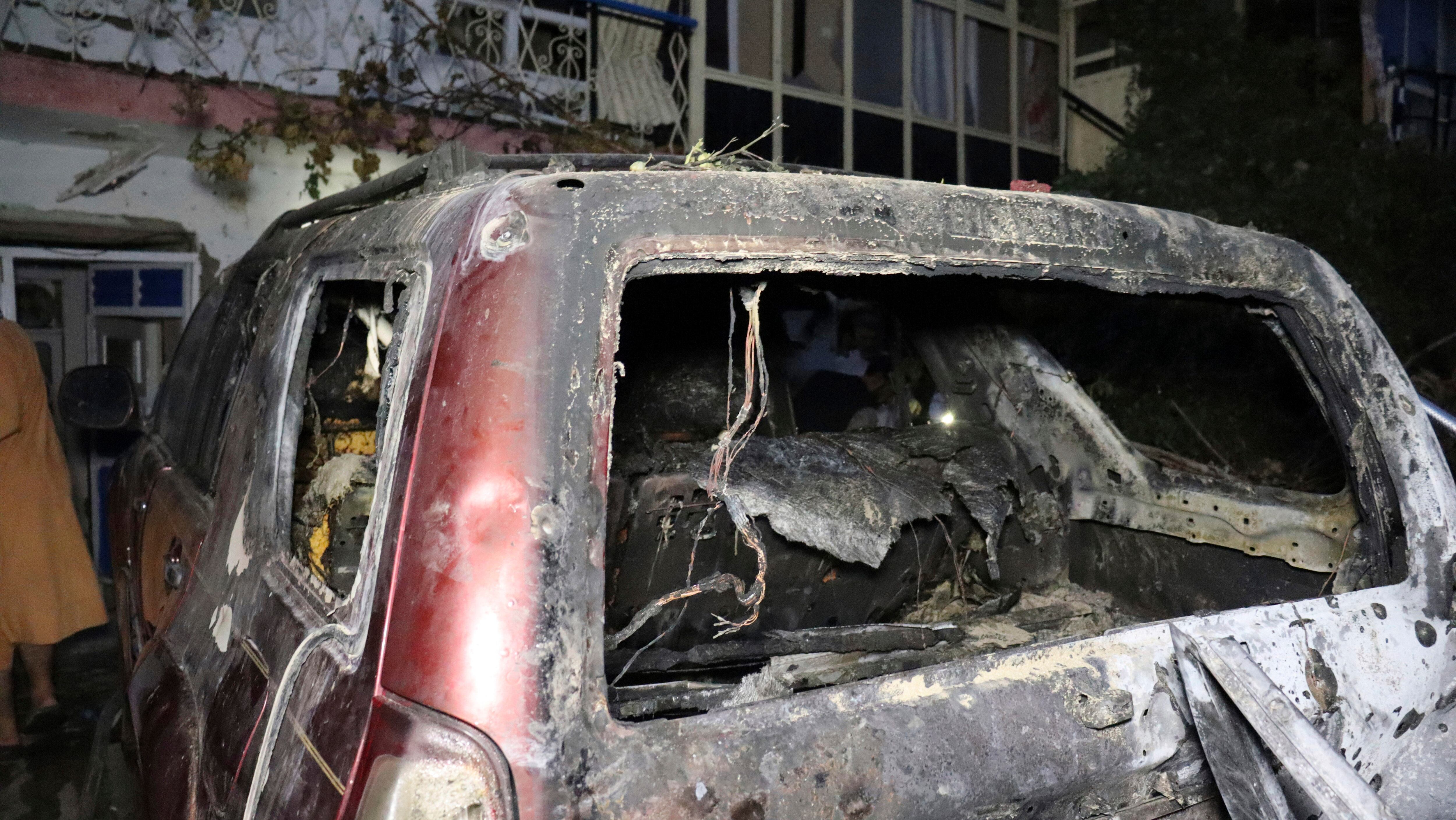 Razzo Usa su Kabul: "Colpiti i kamikaze. Era un'auto-bomba contro l'aeroporto". Muoiono 4 bambini