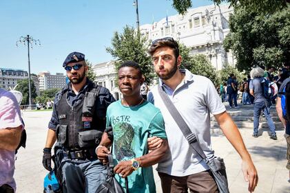 Nuovi blitz anti-migranti in Stazione Centrale 8