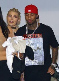 Kylie Jenner nuda e ricoperta di vernice su Instagram 15
