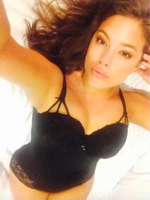Ashley Graham, la modella curvy che fa impazzire il mondo 12