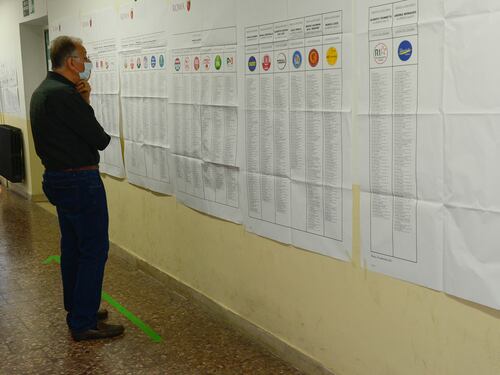 Astensione record: da Roma a Torino l'Italia va a sinistra. Centrodestra choc, resiste solo Trieste
