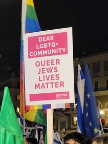 Cartelli pro-Israele rivolti alla comunità Lgbt: "Condannare Hamas senza se e senza ma" 4