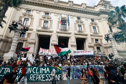 Manifestazione pro-Palestina: slogan e striscioni a Milano e Roma 11