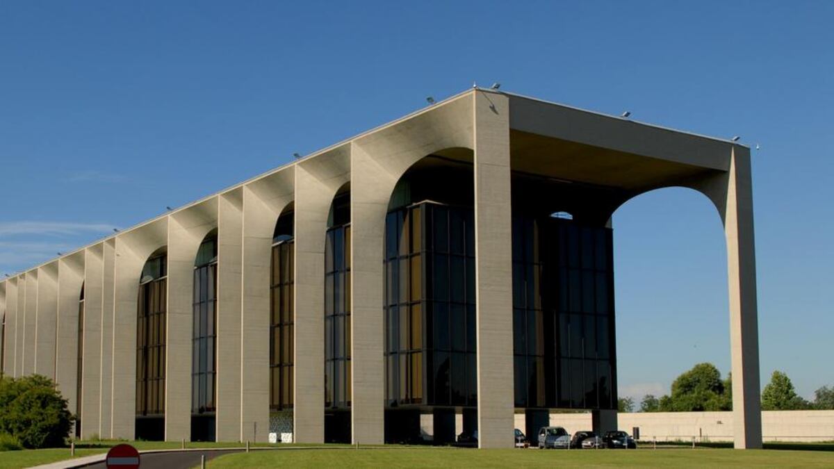 Mondadori spinge l'utile e muove verso il dividendo