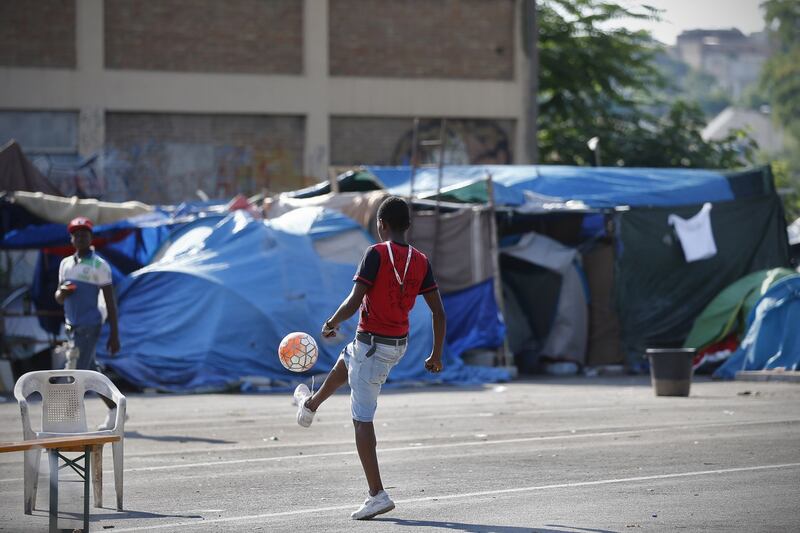 Blitz della polizia nella tendopoli dei migranti alla Stazione Tiburtina 18