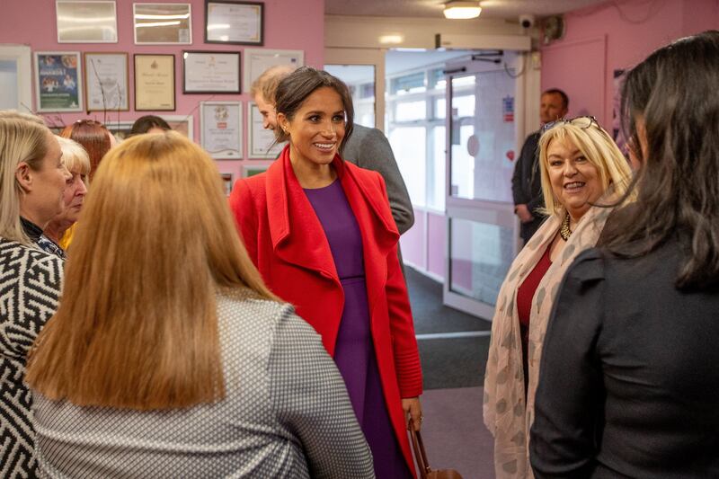 Meghan Markle in rosso per un poeta: foto 9