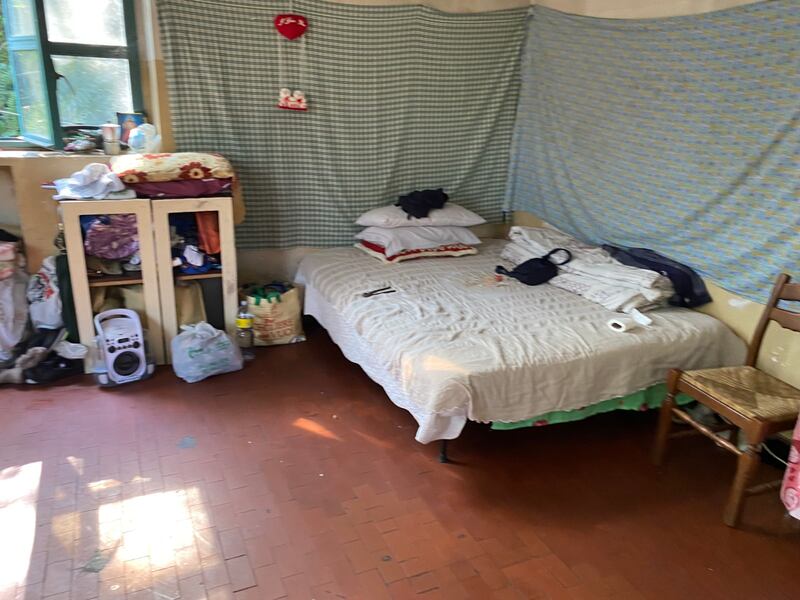 Occupazione abusiva gasometri Milano Bovisa 3