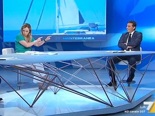 Lite Meloni-Parenzo in diretta: "Manipola i miei post". La replica: "Mi quereli"