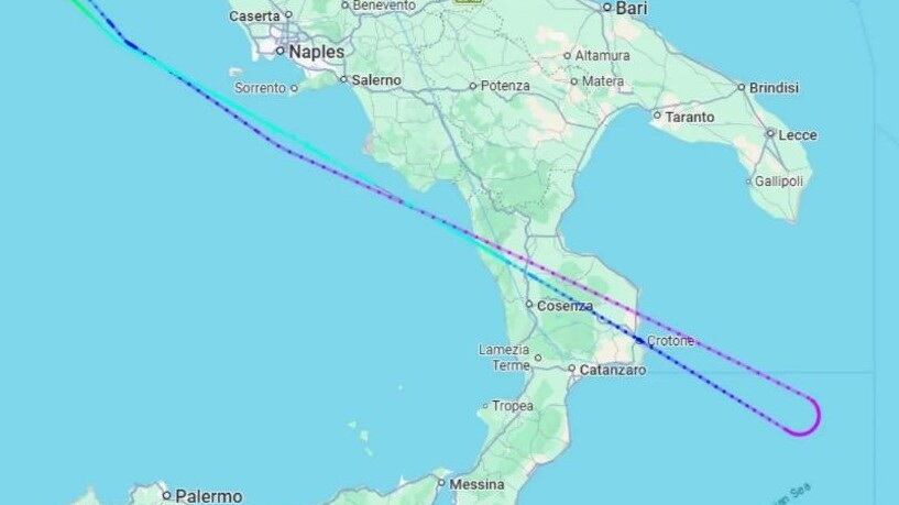 Aereo radar italiano interrompe bruscamente la missione sullo Ionio, scatta l’allarme: cosa può essere accaduto