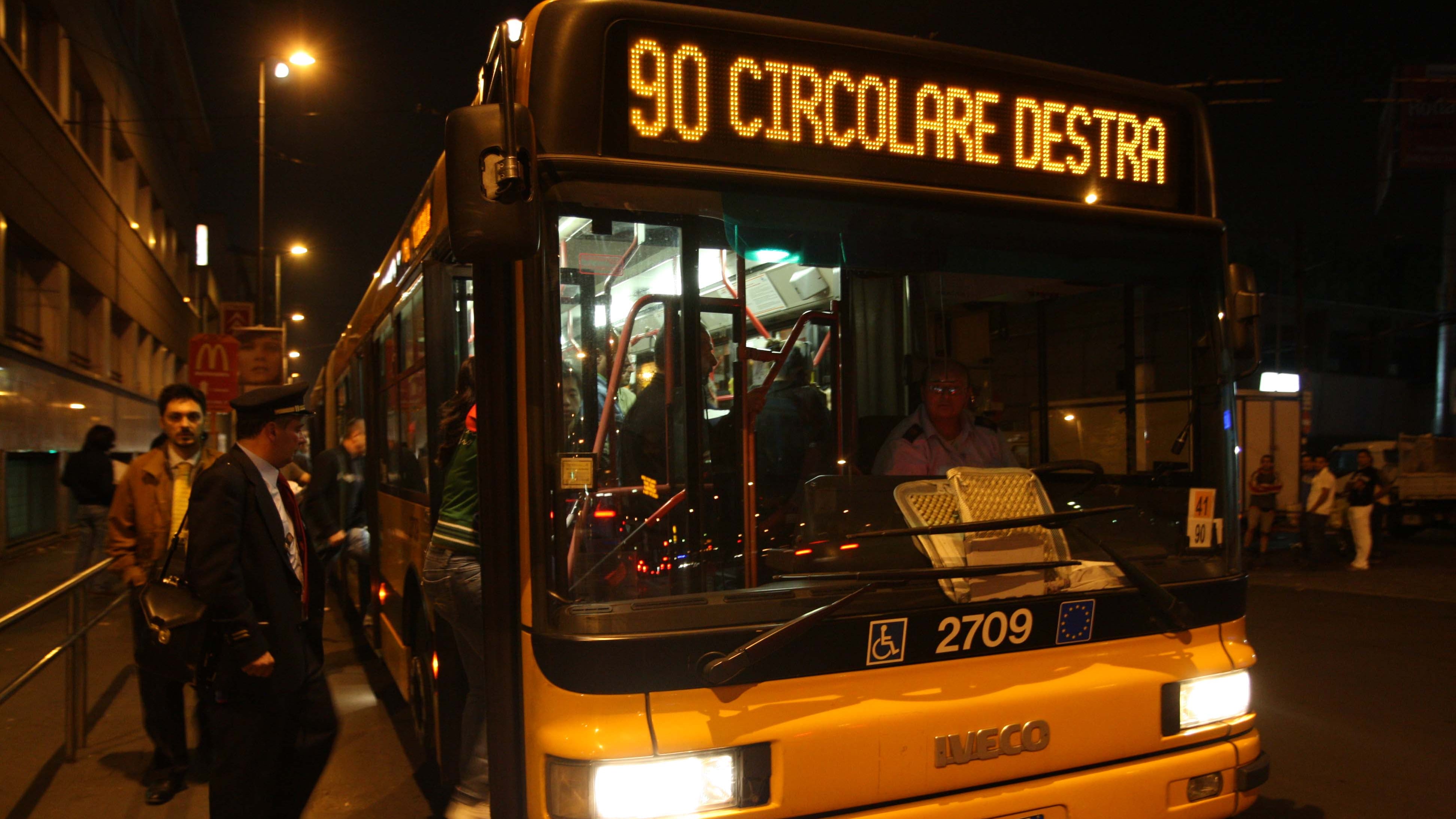 "Presa a pugni da uno straniero. E nessuno nel bus mi ha difesa"