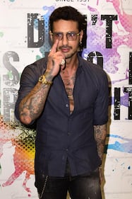 Fabrizio Corona, striptease al party di Camicissima 2