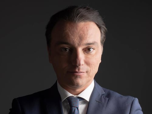 "Negozi chiusi ma pretendono le tasse"