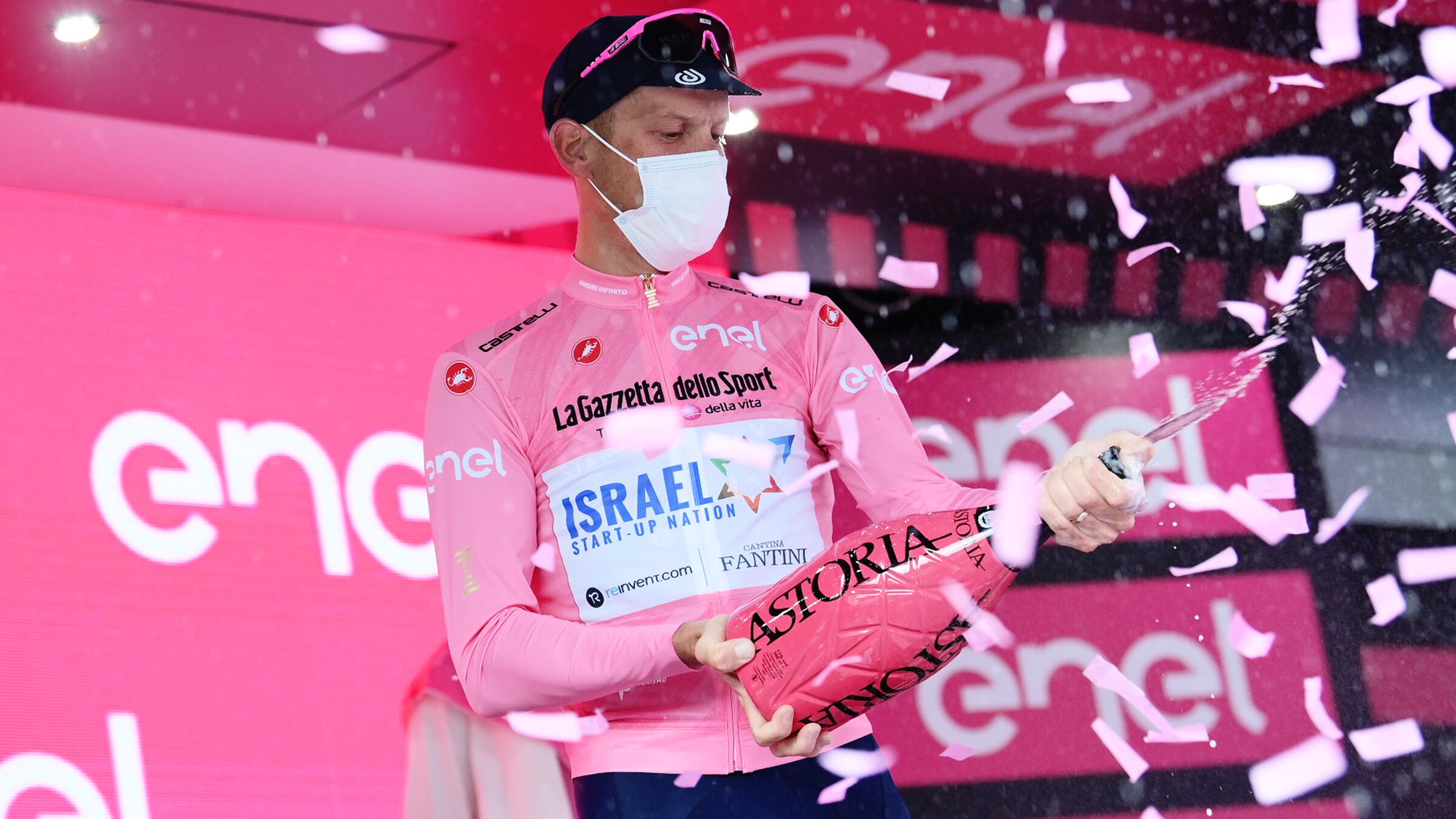 In un Giro "straniero" De Marchi colora la maglia rosa di giallo