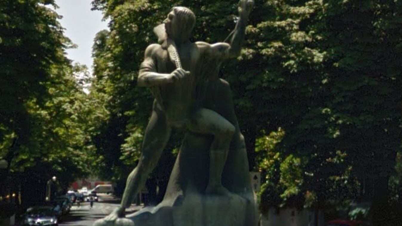 E il monumento al partigiano in realtà è un soldato fascista