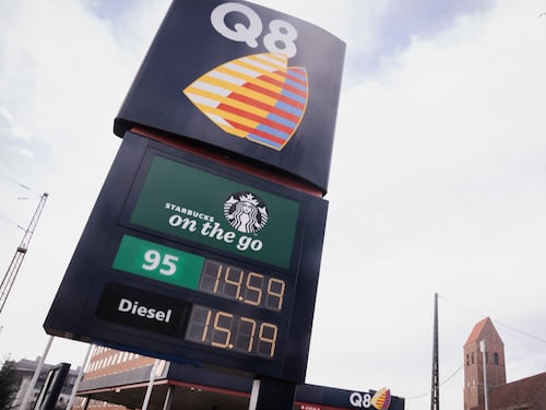 Benzina e diesel, Q8 proroga il tetto ai prezzi fino al 31 dicembre: cosa cambia per gli automobilisti