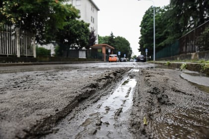 Maltempo, a Milano esonda il Seveso 5