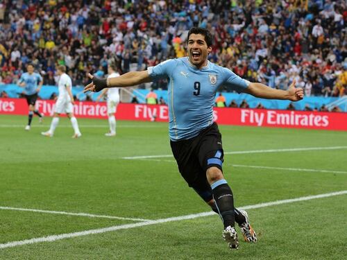 Suarez accende i fuochi "Italia stanca e scarsa dietro"