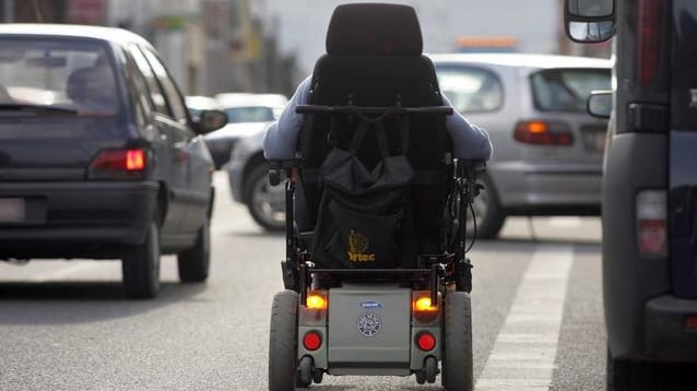 È paraplegico e cammina: scoperto falso invalido