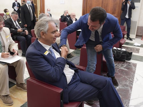 La rivolta al Senato: "Epidemia di stupidità, l'emergenza è finita"