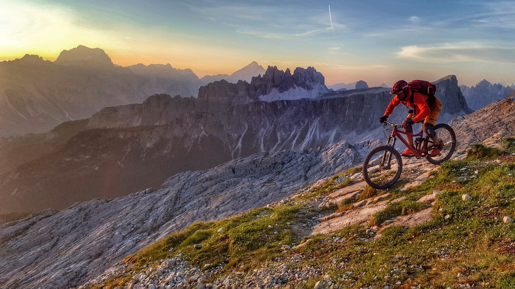Biker estremo finisce in un canalone e muore in Val Gardena
