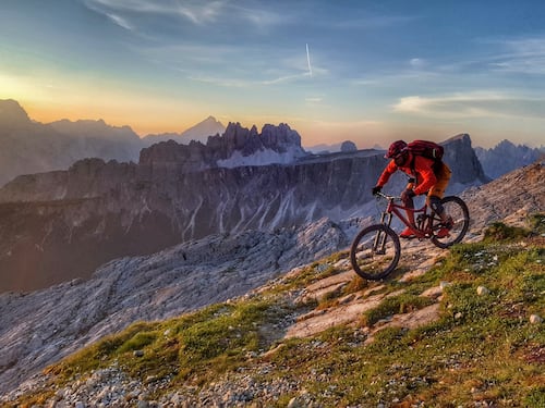 Biker estremo finisce in un canalone e muore in Val Gardena