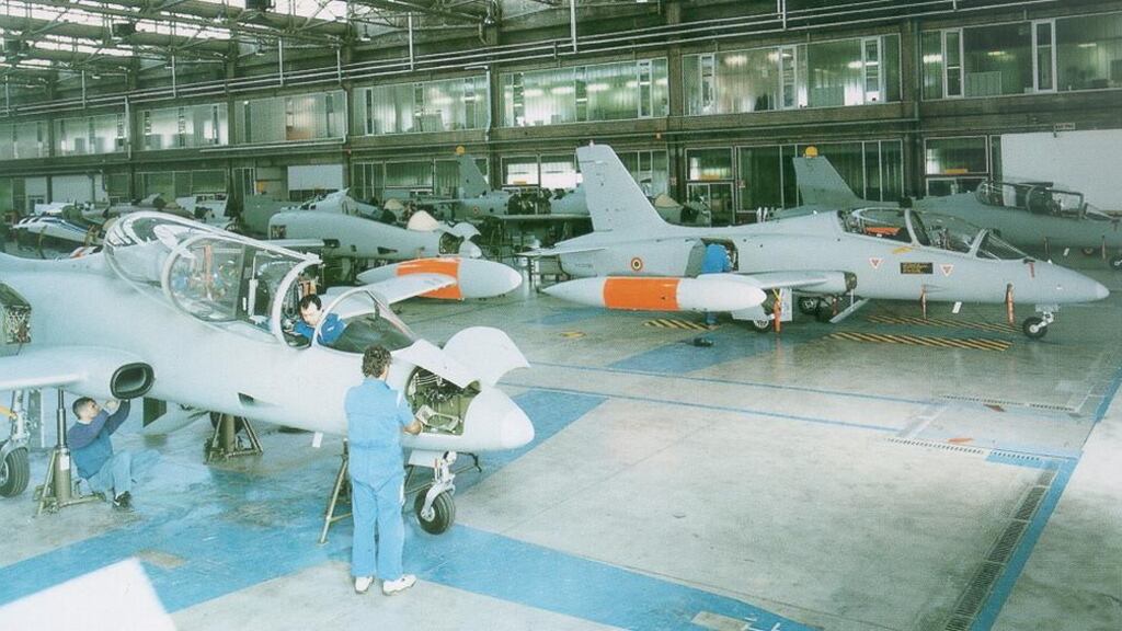 L'Mb-339, il caccia su cui volano le Frecce Tricolori