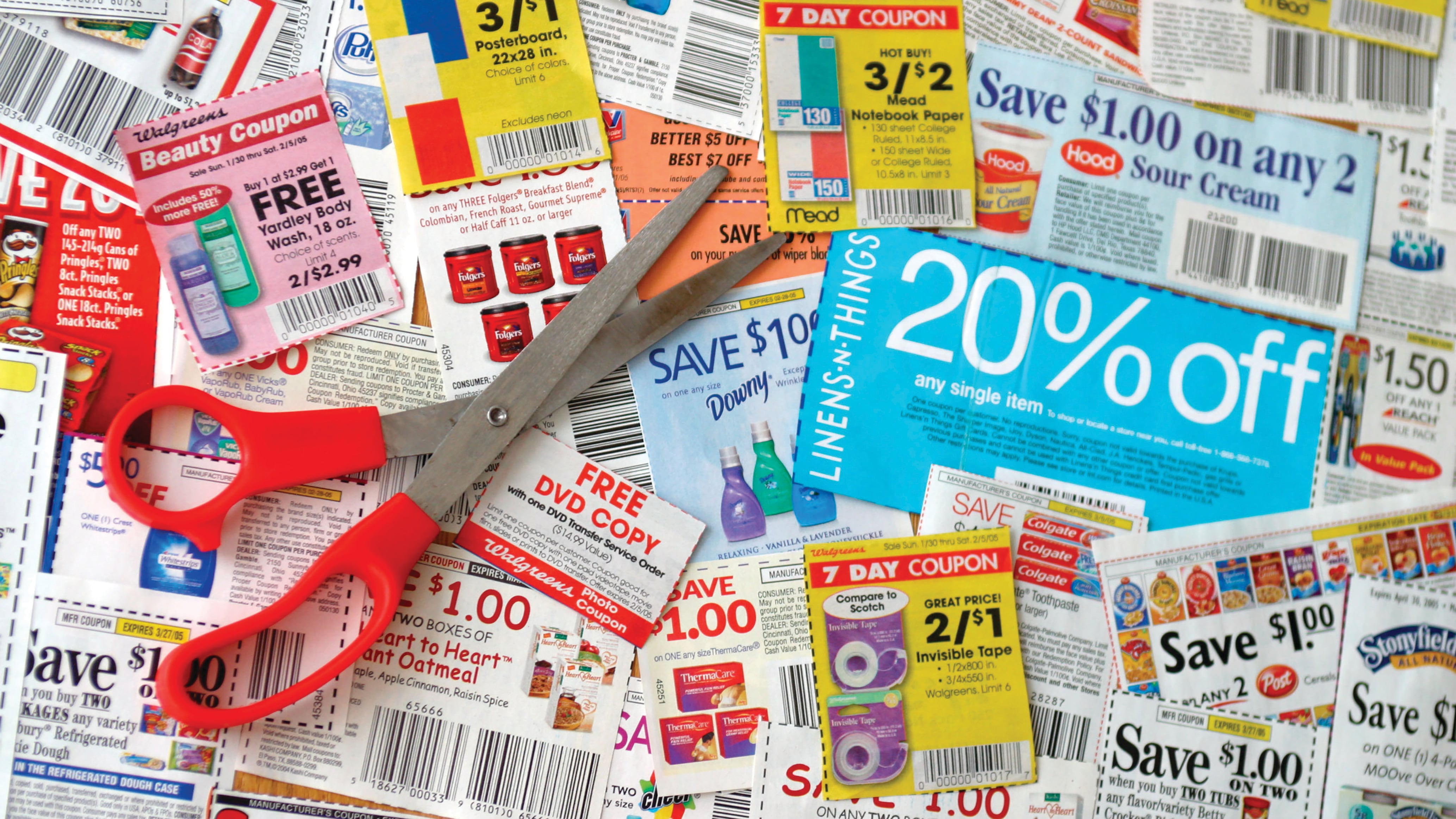 Ecco il popolo dei couponisti: "La nostra vita tutta scontata"