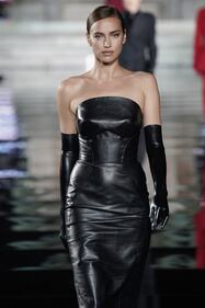 Irina Shayk più sexy che mai sulle passerelle italiane 2