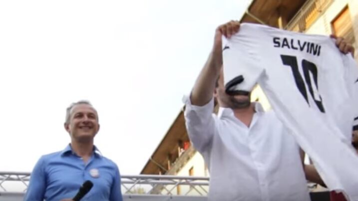 Salvini riceve in regalo la maglia del Cesena ma la società si dissocia