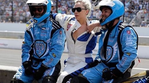Lady Gaga, una diva su quattro ruote: foto 2