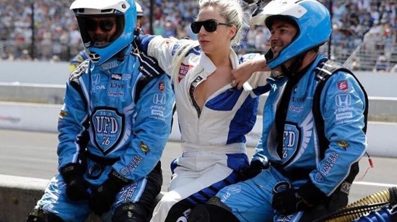 Lady Gaga, una diva su quattro ruote: foto 2