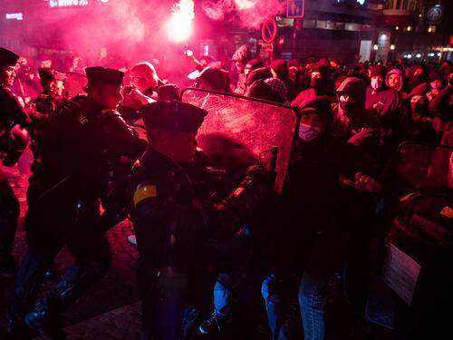Francia-Israele, calci e pugni sugli spalti prima dell'inizio della partita