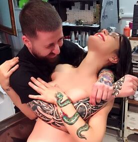Naike Rivelli, topless "anticlericale" 20