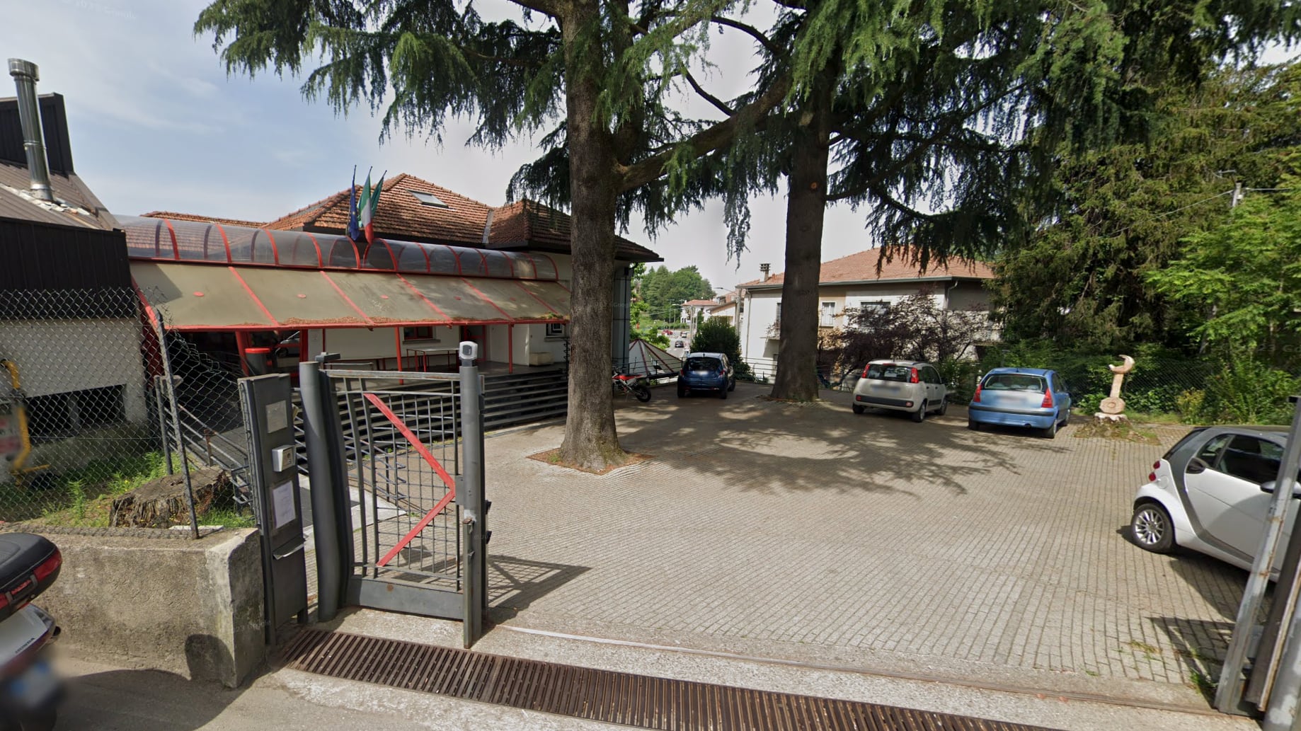 Accoltella la prof a scuola: "Tra i due nessun litigio"