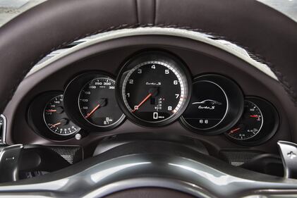 Porsche 911 Turbo e Turbo S 11