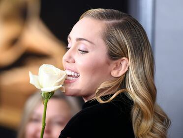 Miley Cyrus, incidente di seno su Instagram  3