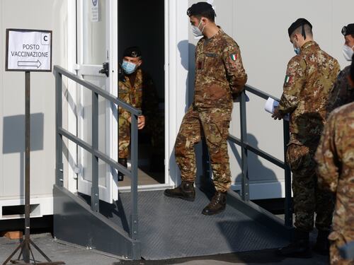 "Fare il vaccino porta a porta". Ecco il piano della task force militare