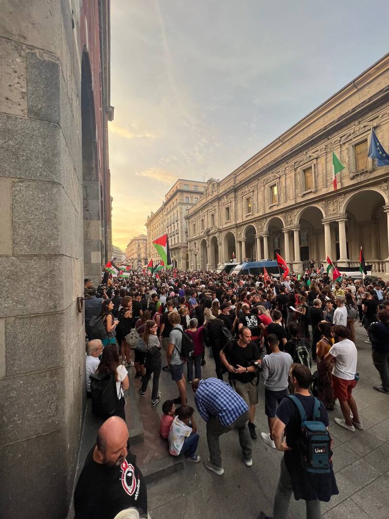 Milano, in piazza l'odio rosso contro Israele e il governo 2