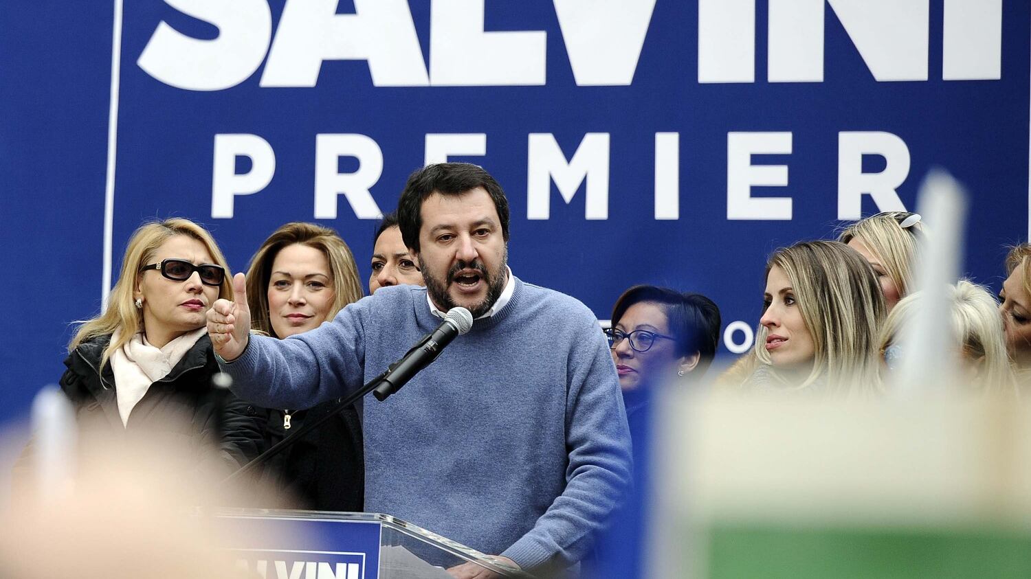 La proposta di Salvini: "Riaprire le case chiuse"