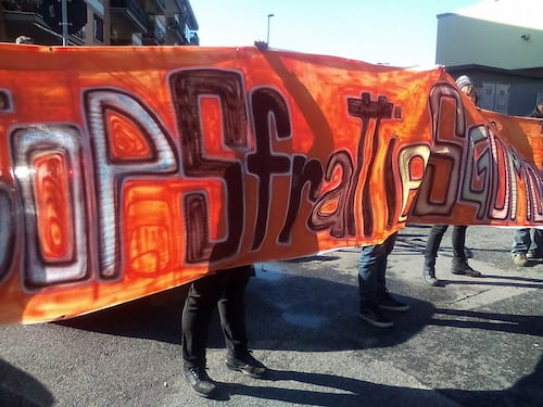 Famiglie costrette a protestare per non perdere casa occupata