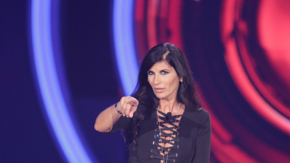Pamela Prati furiosa: "Deciderò se querelare Stefano Bettarini"