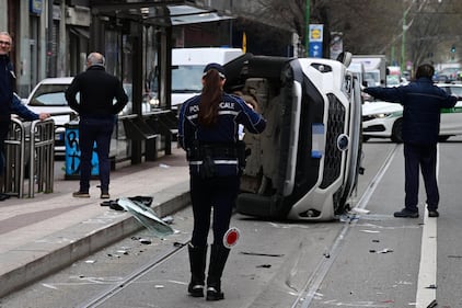 Schianto auto-moto a Milano, morti due ventenni - FOTO 4