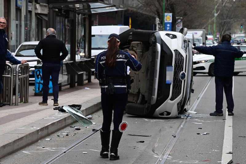 Schianto auto-moto a Milano, morti due ventenni - FOTO 4