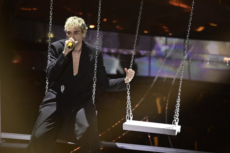 Sanremo 2024: ecco il look della finalissima del Festival di Mr.Rain 4