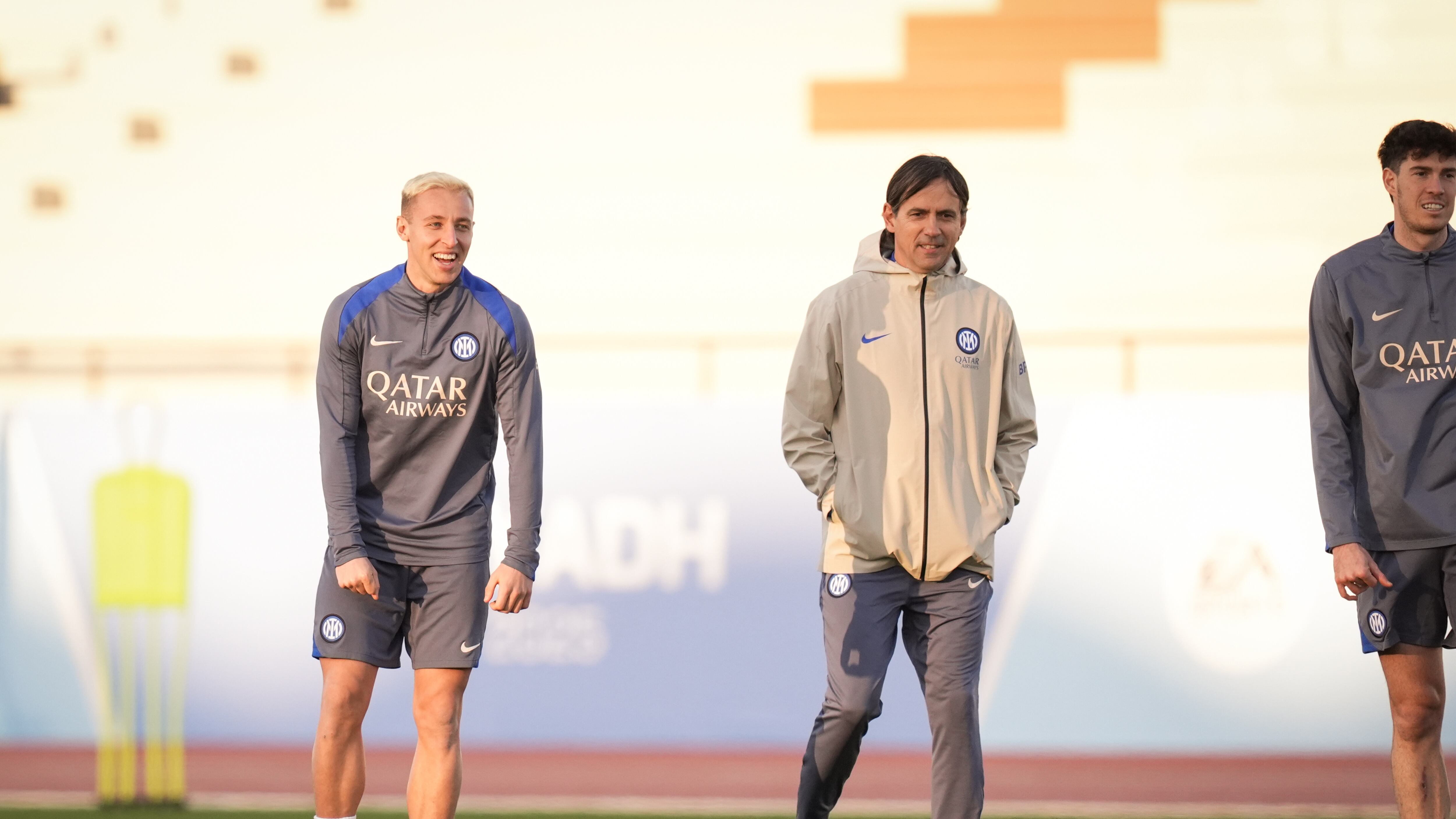 Messi alle strette (di mano)
